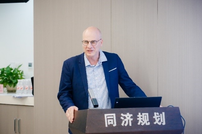 Marcus Zepf教授介绍了法国巴黎城市规划学院（EUP）的基本情况