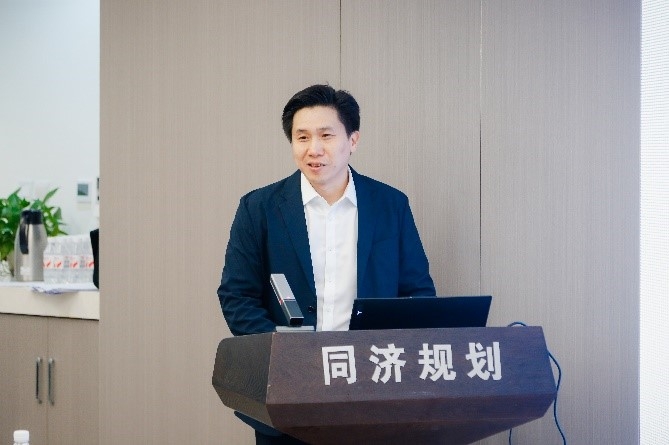 李欣部长主持座谈会并介绍规划院情况