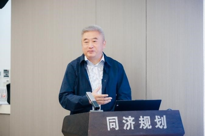 卓健教授致辞并介绍Marcus Zepf教授